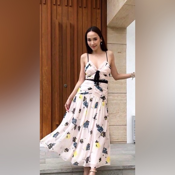 Self-Portrait Floral Ruched Midi Dress – Worn Once – Excellent Condition - Picture 3 of 15